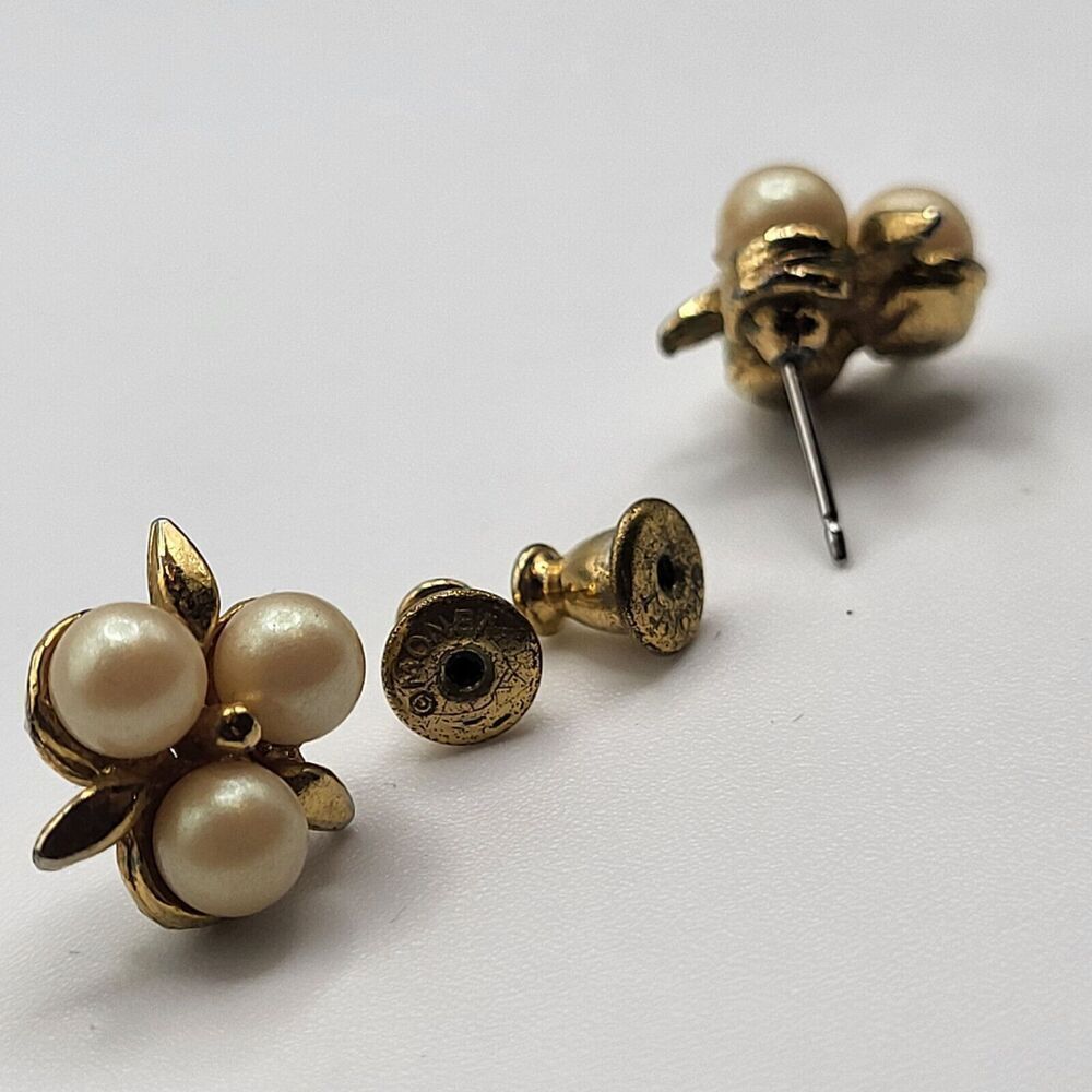 Vintage Monet Post Stud Earrings Triple Pearl and Gold Leaves .5 in - Picture 5 of 6